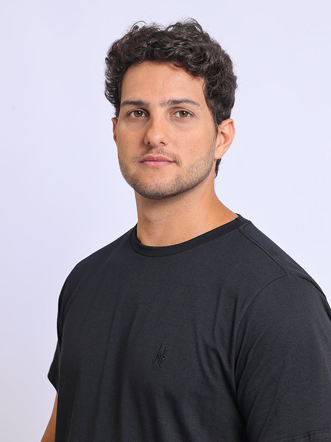 Camiseta Essentials Preta