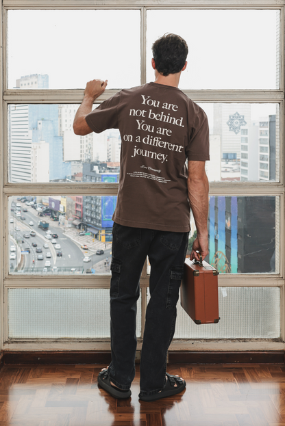 Camiseta You Are Not Behind Marrom