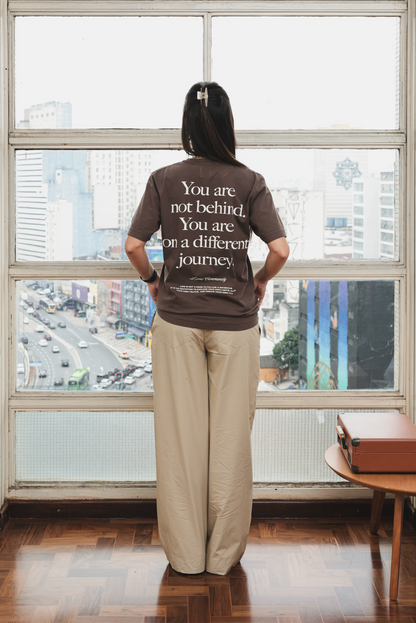 Camiseta You Are Not Behind Marrom