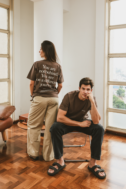 Camiseta You Are Not Behind Marrom