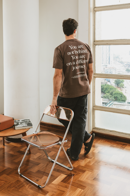 Camiseta You Are Not Behind Marrom
