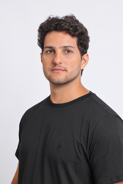 Camiseta Essentials Preta